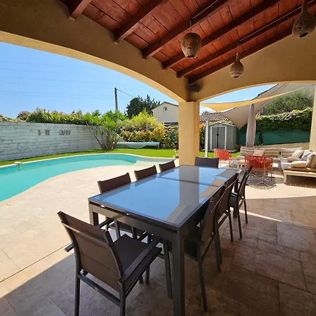 6 Personnes Avec Piscine Holiday home *